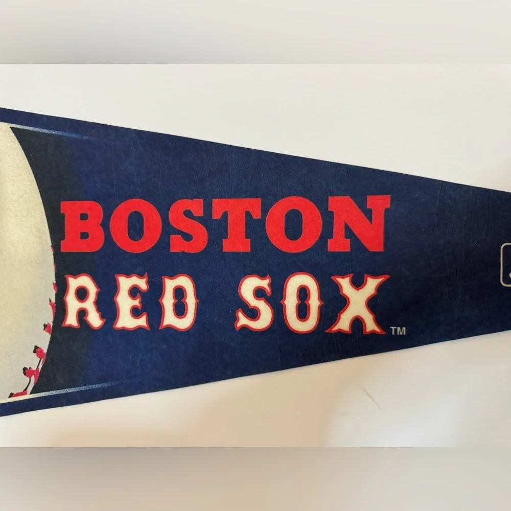 MLB Boston Red Sox Vintage 2004‎ Leather Strings Team Logo Baseball Pennant Flag